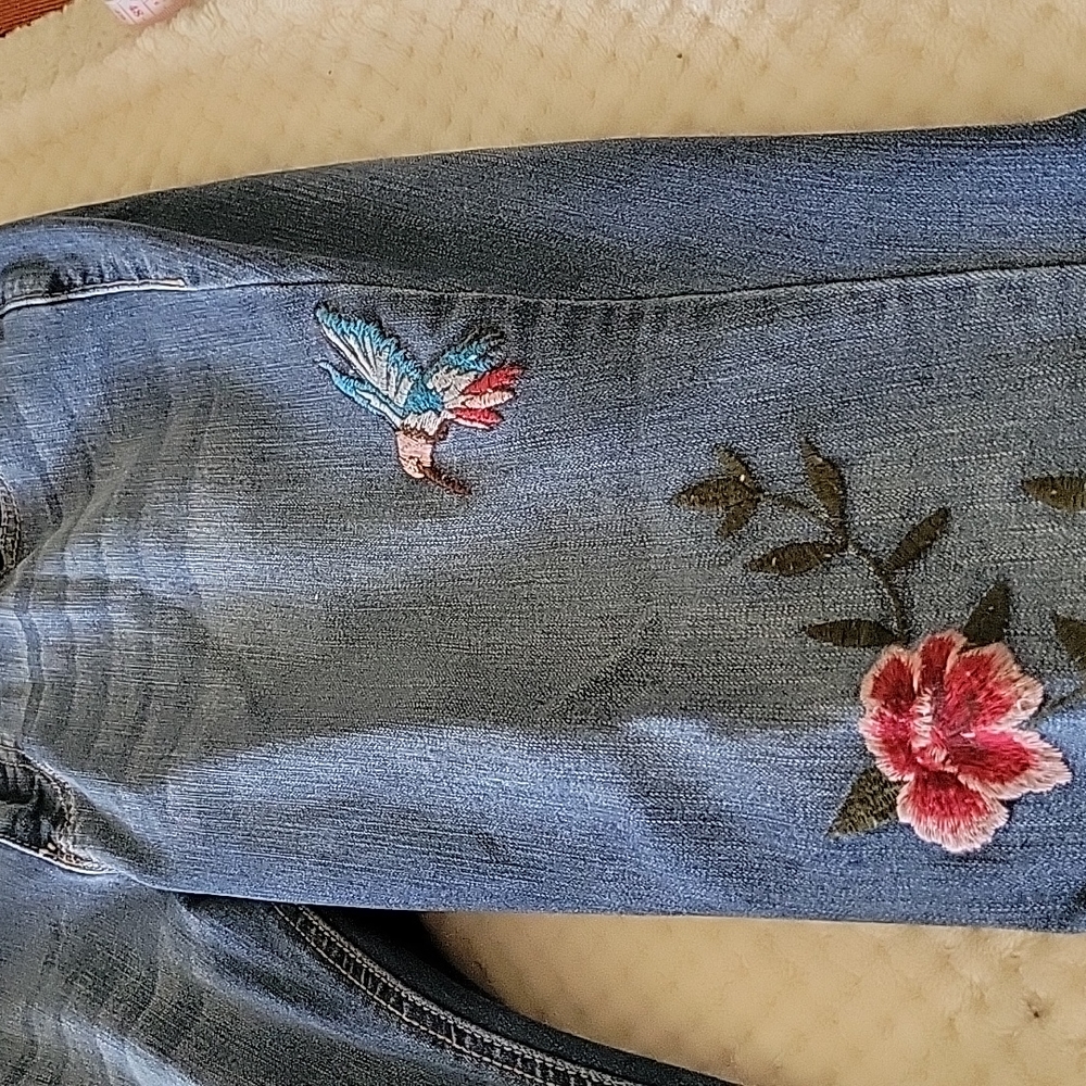 Earl Jeans floral/hummingbird embroidery 8 petite - Picture 5 of 11